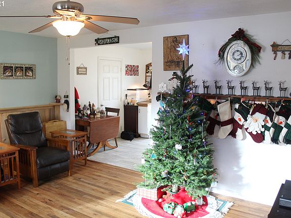 2nd image of 3608 NE 44th St