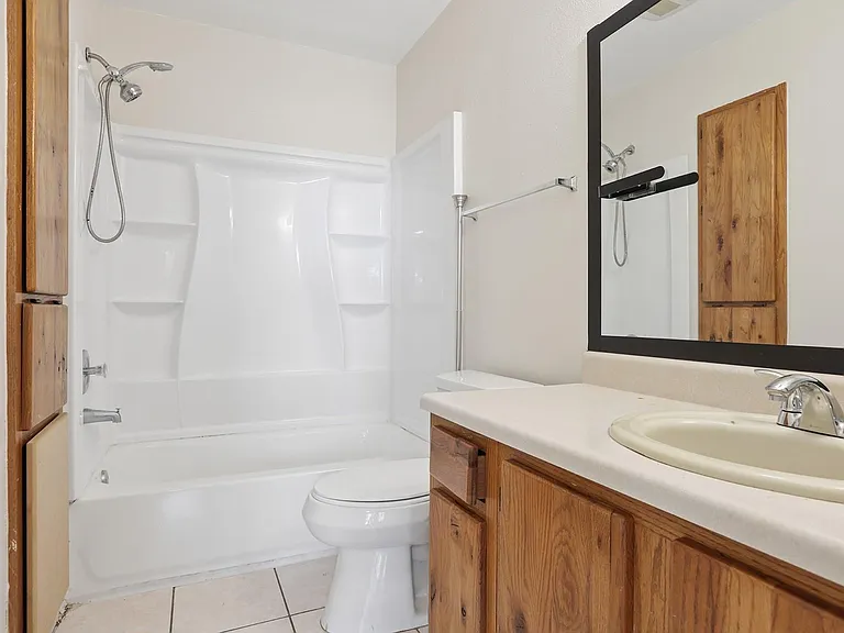 11912 Sunhillow Bnd #B — Photo 8