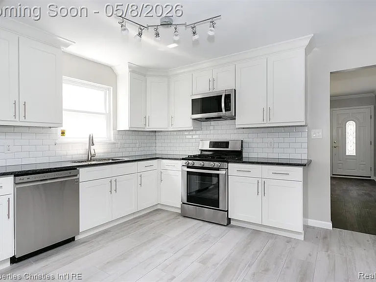 2716 Ardmore Ave — Photo 6