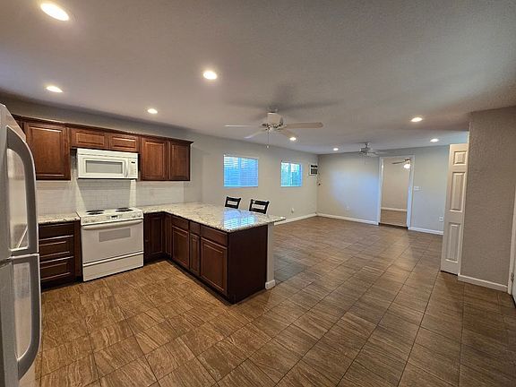 2nd image of 921 E Terrace Ave #B