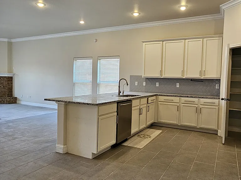 6904 Redbud Ct — Photo 5