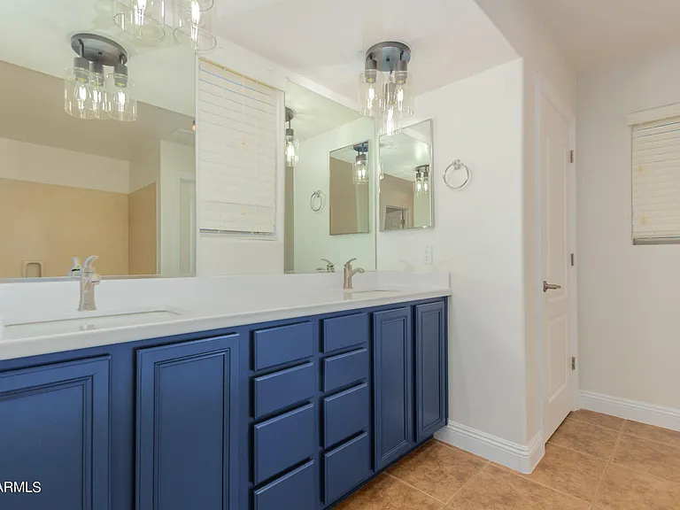 3031 E Harrison St — Photo 20
