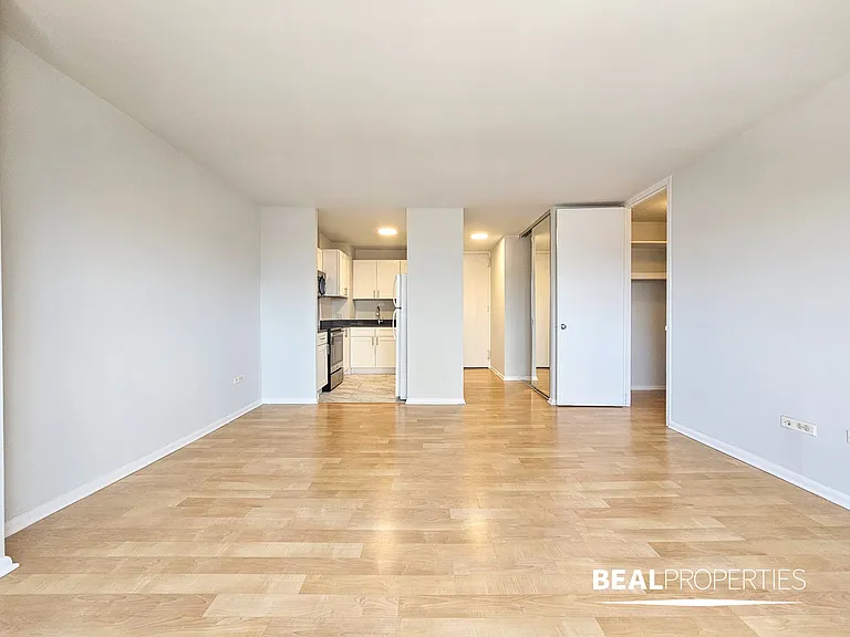 1344 N Dearborn — Photo 12