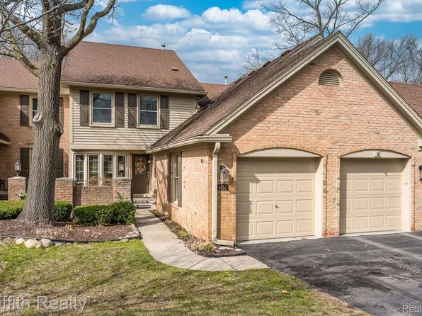 4553 Golf View Dr, Brighton, MI 48116