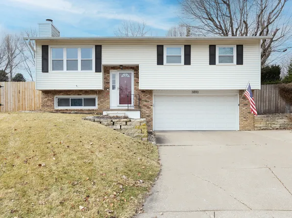 3890 Tanglefoot Ct, Bettendorf, IA 52722