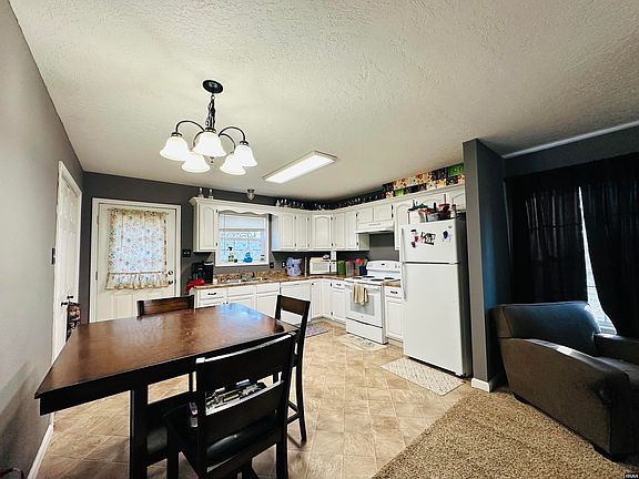 4th image of 399 W Lakeview Dr