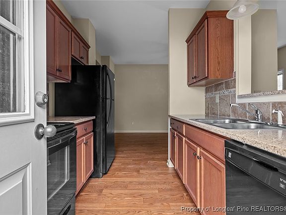 5th image of 111 Sherman Ct