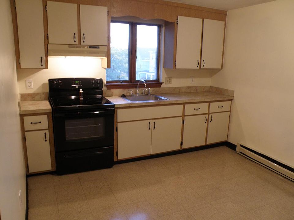 1st image of 177 Essex St APT 4
