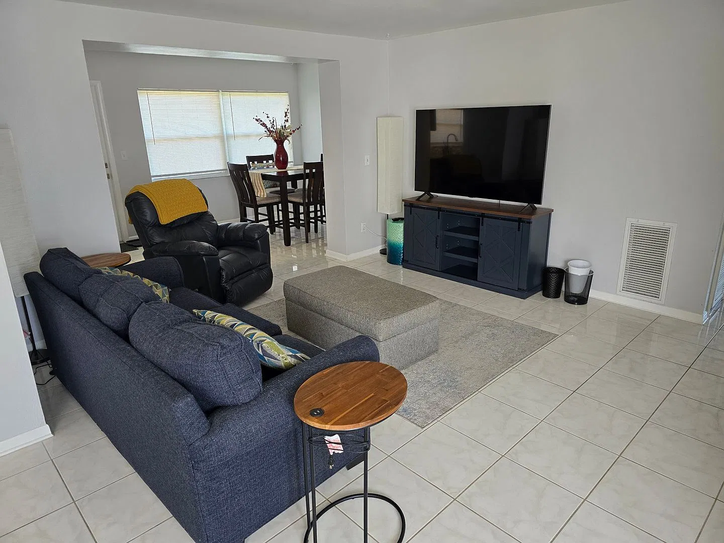 Live the Florida Lifestyle Turnkey 2BR Home Just Minutes from the Beach! Includes Utilites! — Photo 4