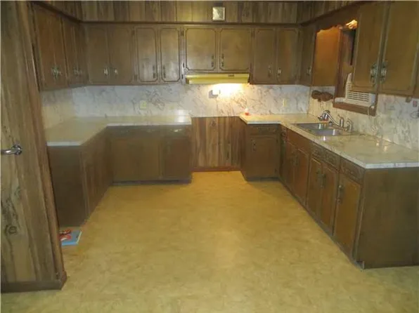 711 S Cherry St, Hammond, LA 70403