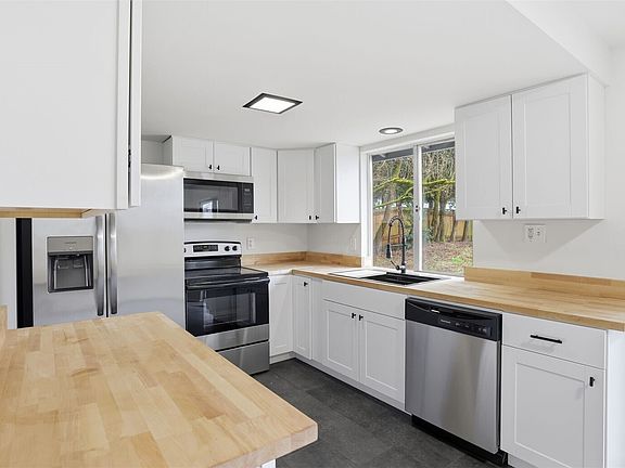 5th image of 2840 22nd Street SE