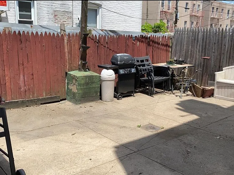 Bay 13th St — Photo 5