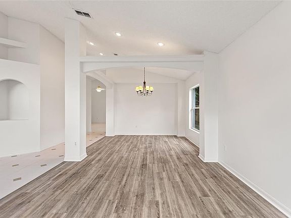 5th image of 503 Winding Hollow Ave