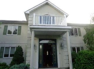 9 Flanders Rd, Wappingers Falls, NY 12590