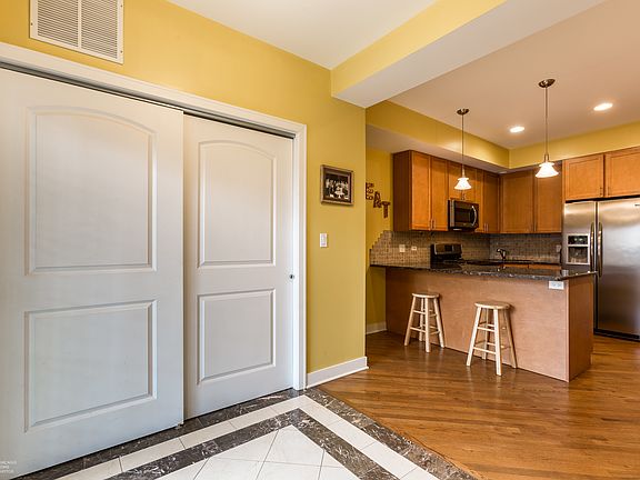 4th image of 931 N Mozart St #2