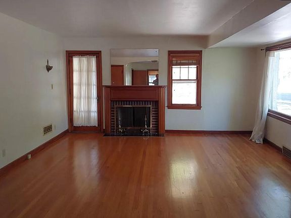 3rd image of 5227 Catalina St