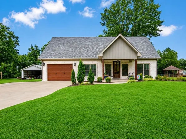1096 Rain Tree Dr, Tuscumbia, AL 35674