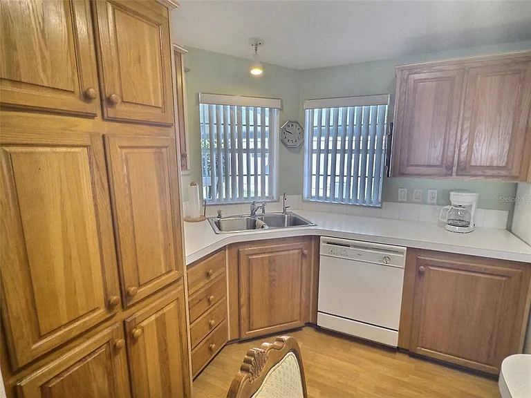 136 Pindo Palm St W — Photo 5
