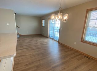 642 Gateway Pl, Woodbury, MN 55129