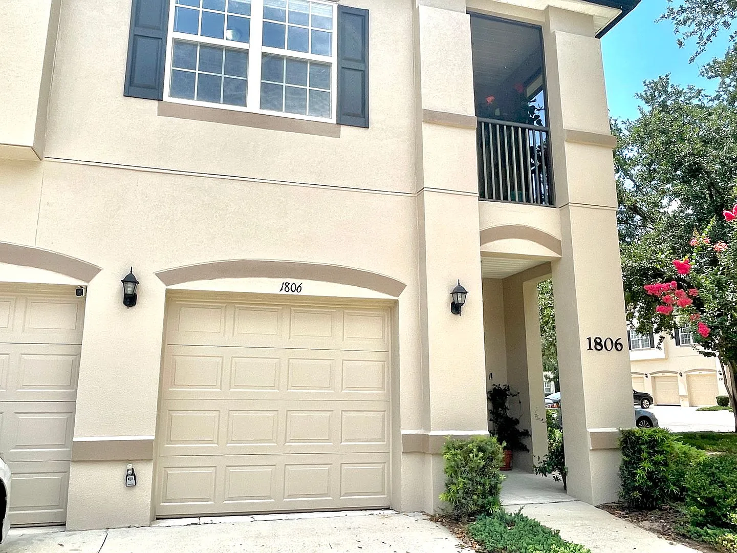 Peaceful and Bright Condo with Garage — Photo 2