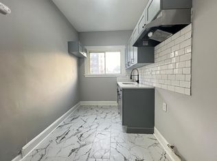 27 Hillyer St #2B, Orange, NJ 07050