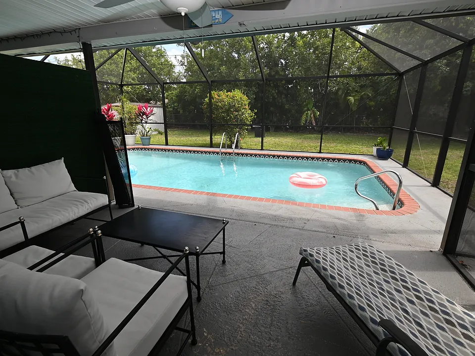 206 Cape Coral Pkwy W