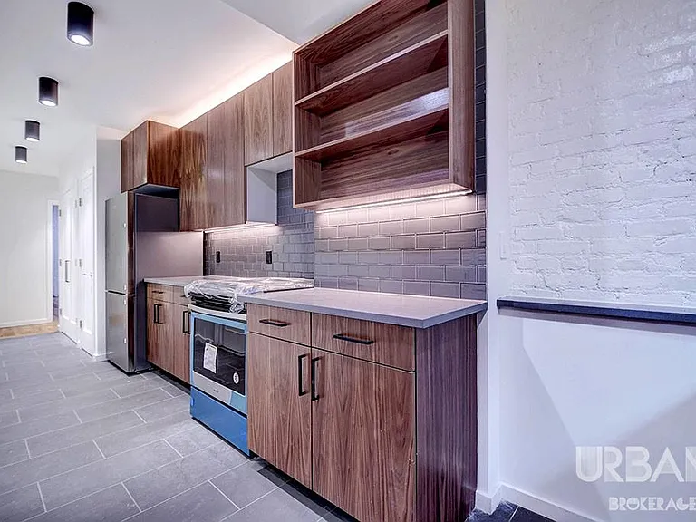 84 E 10th St #2 — Photo 4