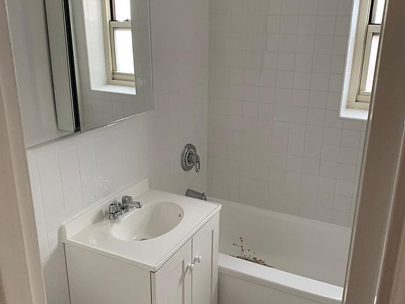 3rd image of 673 E 213th St #2F
