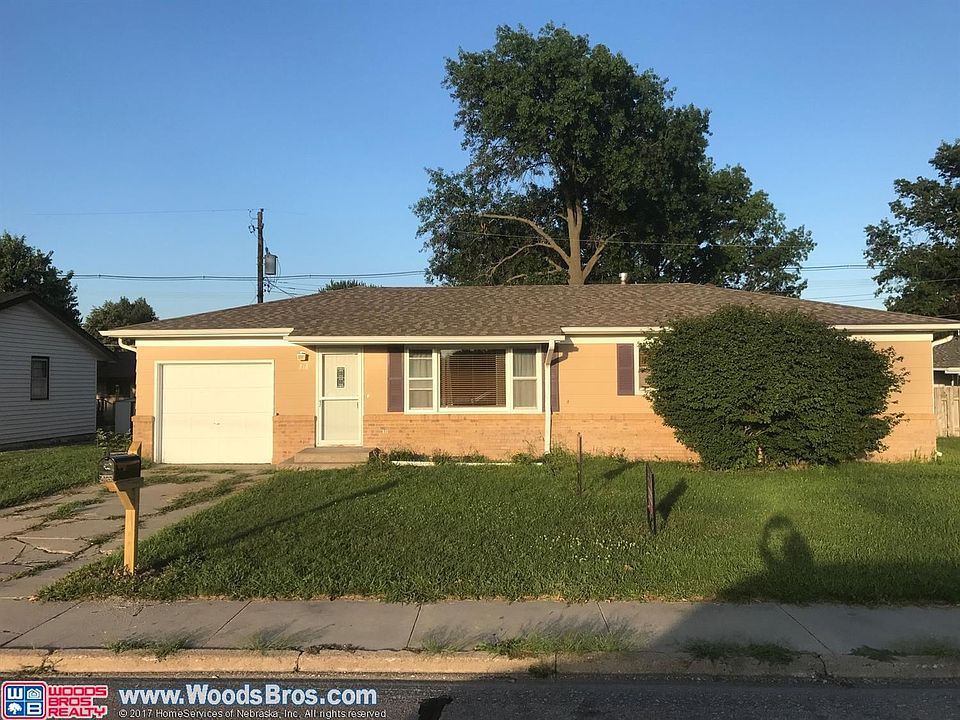 1st image of 718 N Mayhew Ave