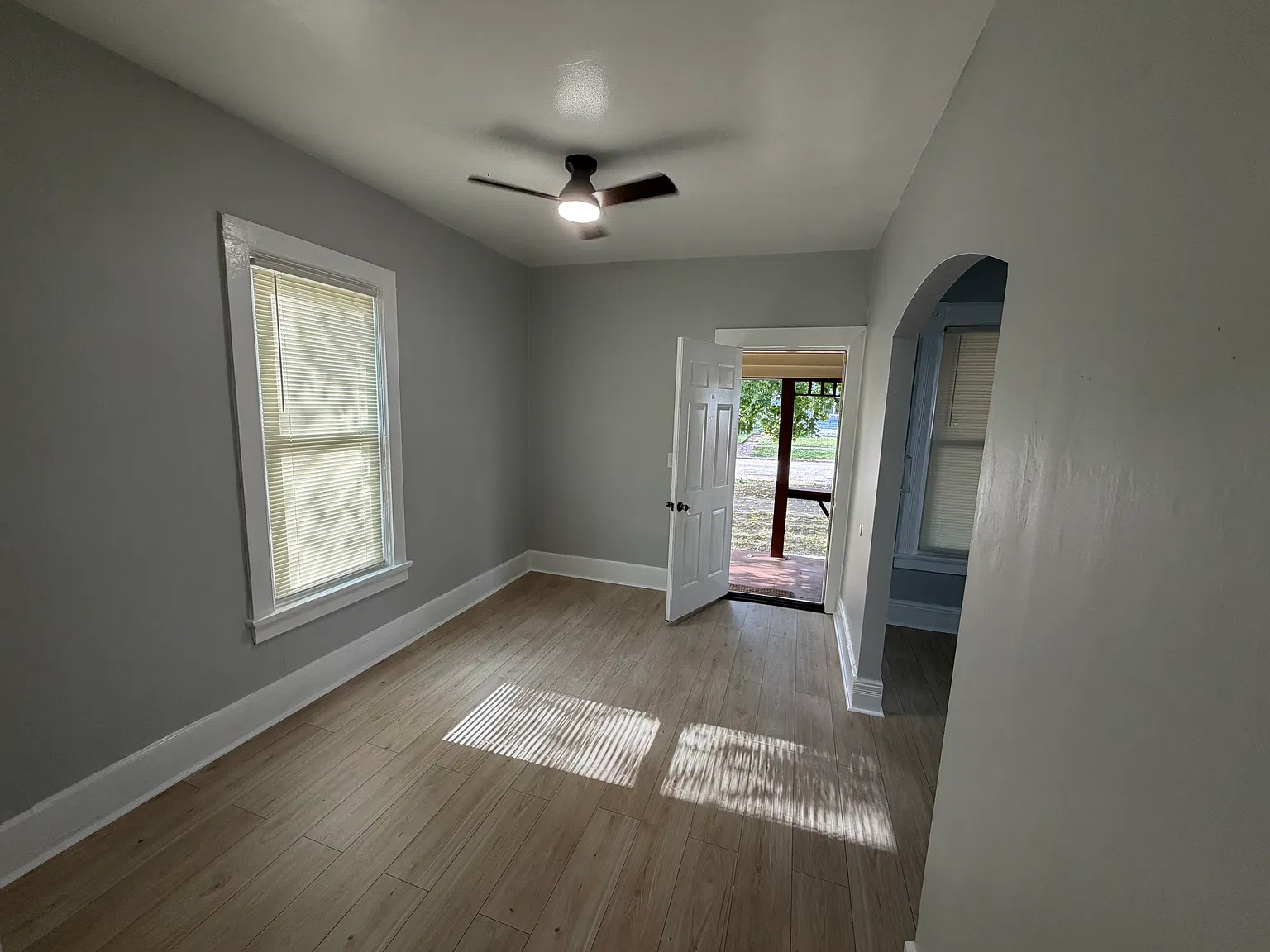 2 bed, 1000 sqft, $1,200 — Photo 2