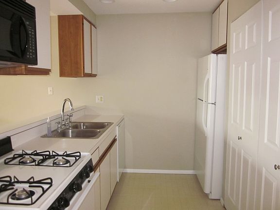 5th image of 1140-205 W Aaron Dr