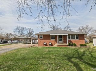 22 Lexington Dr, Fairview Heights, IL 62208