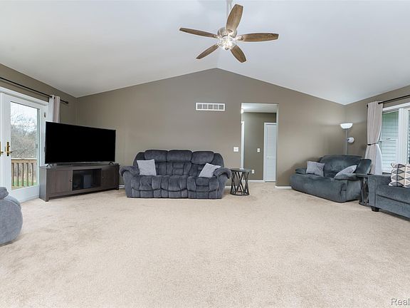 3rd image of 10488 W Grand River Rd