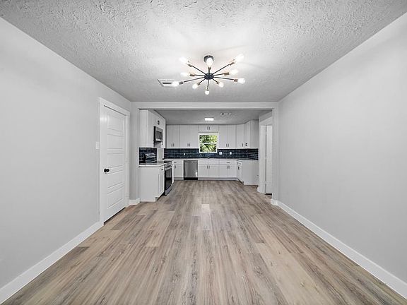 5th image of 1004 W Harris Ave