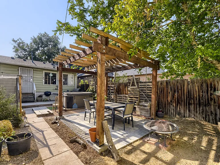 4664 Lincoln St — Photo 11