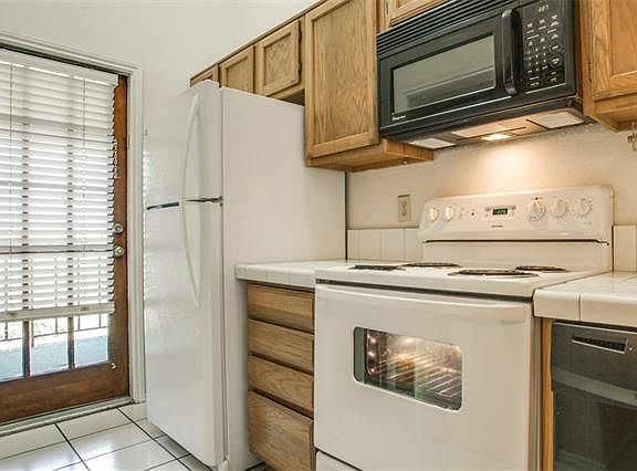 4th image of 4800 W Lovers Ln APT 520