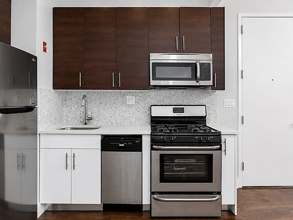 3rd image of 1863 Bleecker St #2R