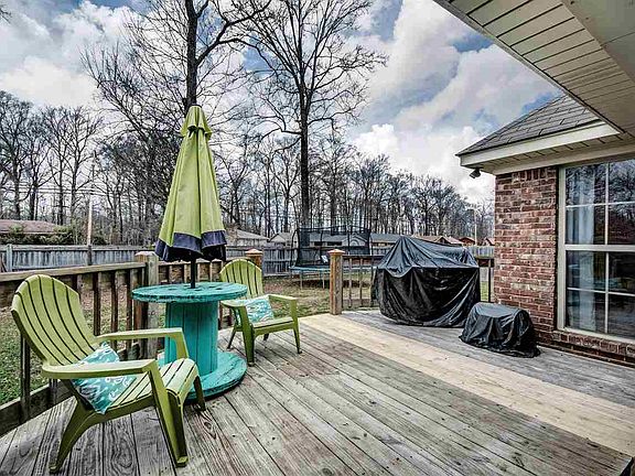 5th image of 611 Oak Park Cir