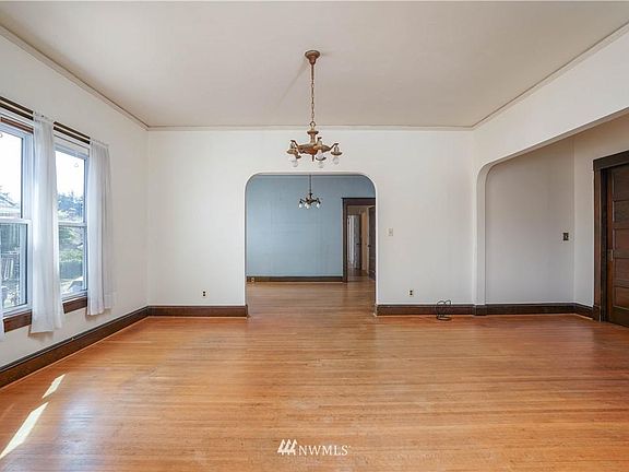 4th image of 2110 N Prospect St