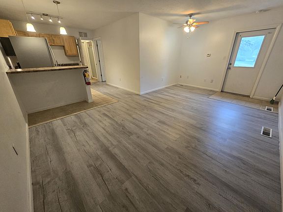 4th image of 811 Marvin St