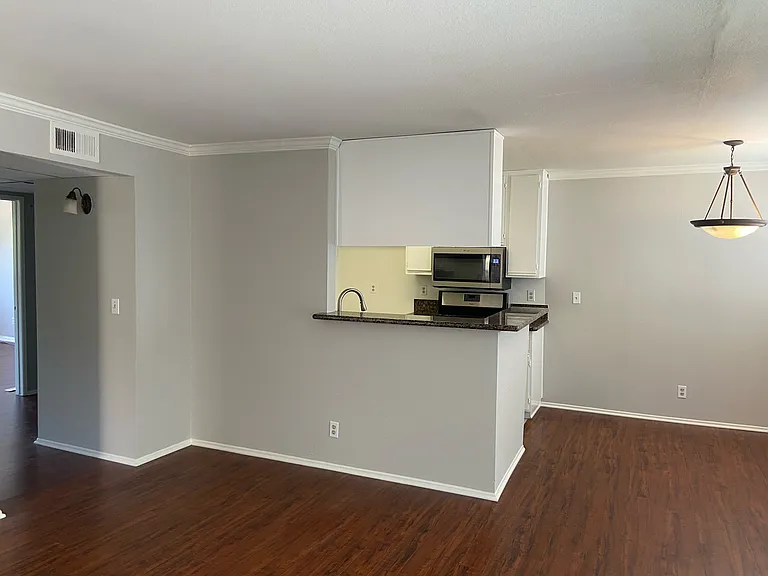 600 N Whitnall Hwy — Photo 11