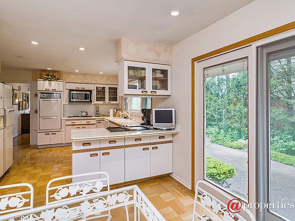 Kitchen / Breakfast Room