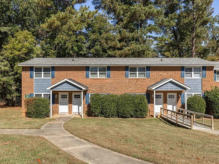 Sanford Estates — Photo 30