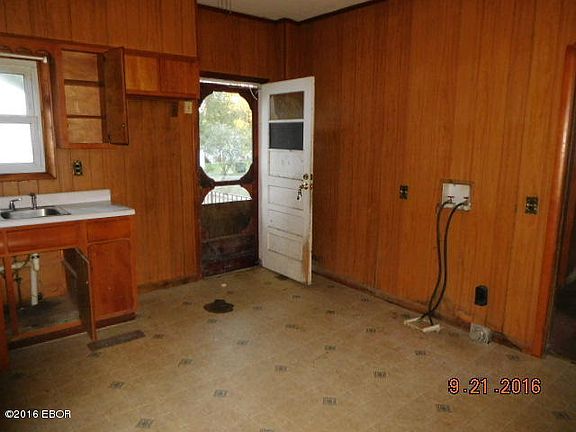 4th image of 110 Park St