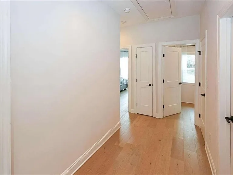 1860 Commons Pl NW — Photo 10