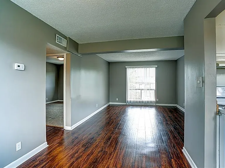 501 Laurel Dr NW — Photo 5