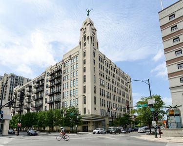 758 N Larrabee St APT 830, Chicago, IL, 60654