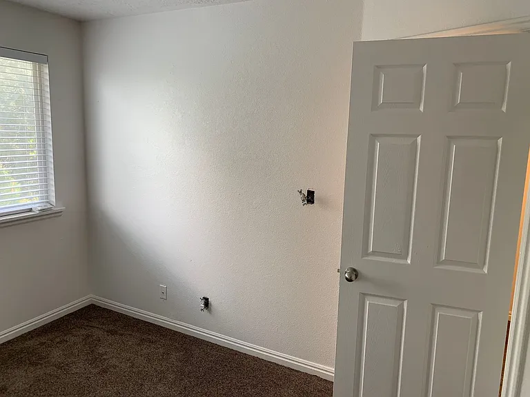 399 W 200 N — Photo 21