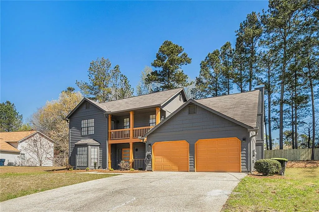 3 bed, 2.5 bath, 2214 sqft, $2,200 — Photo 2
