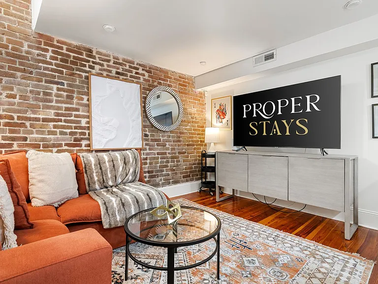 377 King St #206 — Photo 11